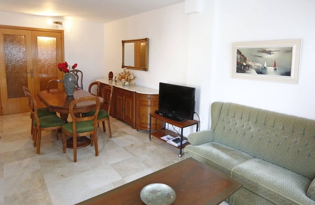 Lovely apartment for 6 guests with A/C, WIFI, TV, terrace, pets allowed and parking