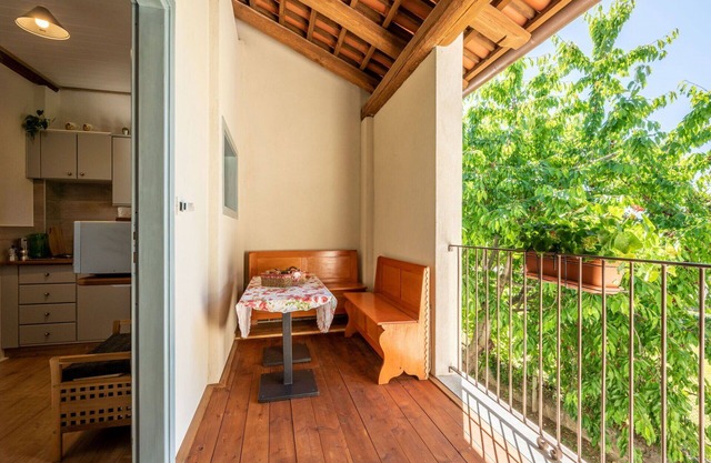 Lovely apartment for 6 guests with WIFI, TV, terrace, pets allowed and parking