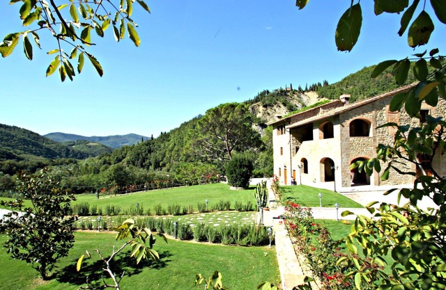 Lovely apartment for 5 people with pool, WIFI, TV, pets allowed and parking