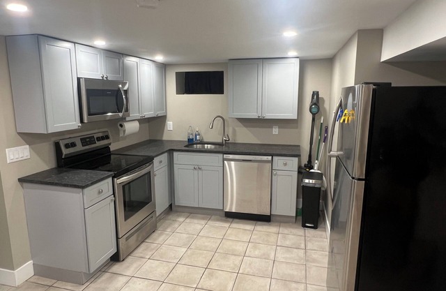 Lovely apartment in BethpagenLocated 5 minutes away from LIRR