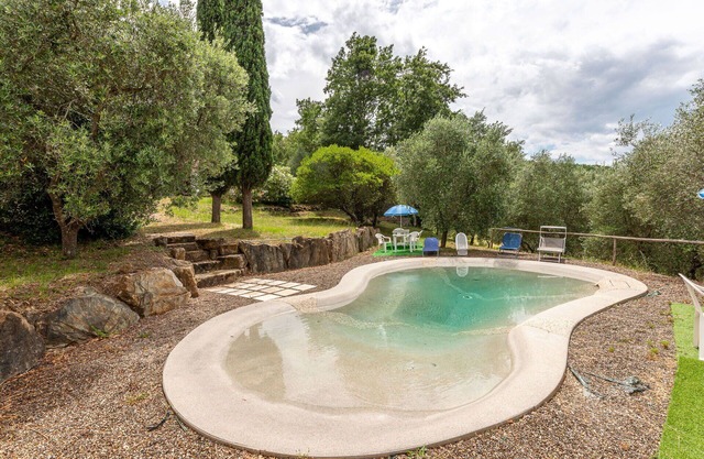 Lovely apartment in villa with WIFI, pool, A/C, TV, terrace, pets allowed, panoramic view, parking