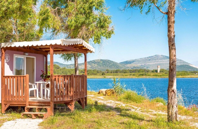 Lovely apartment in villa with A/C, WIFI, pool, TV, terrace, pets allowed and parking