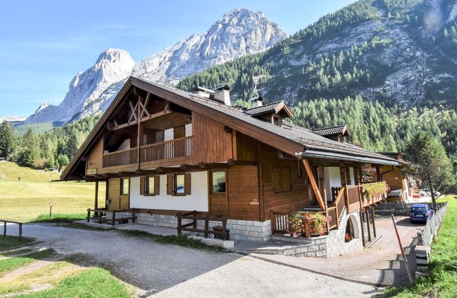 Lovely apartment in villa for 8 people with WIFI, TV, balcony, pets allowed and parking