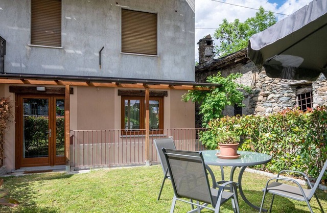 Lovely apartment for 2 people with WIFI, TV, patio and parking