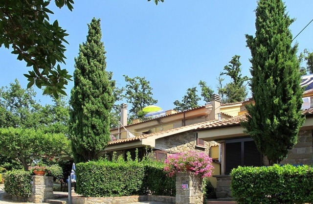 Lovely apartment for 2 people with WIFI, pool, TV, terrace, pets allowed, panoramic view and par.