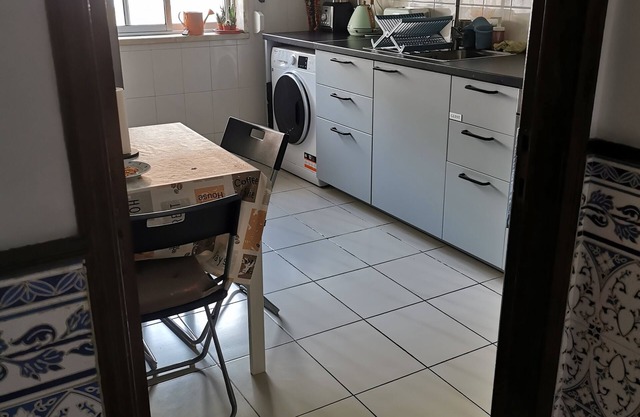 Lovely Apartment - Shared Spaces. n10 minutes drive from Lisbon Airport.