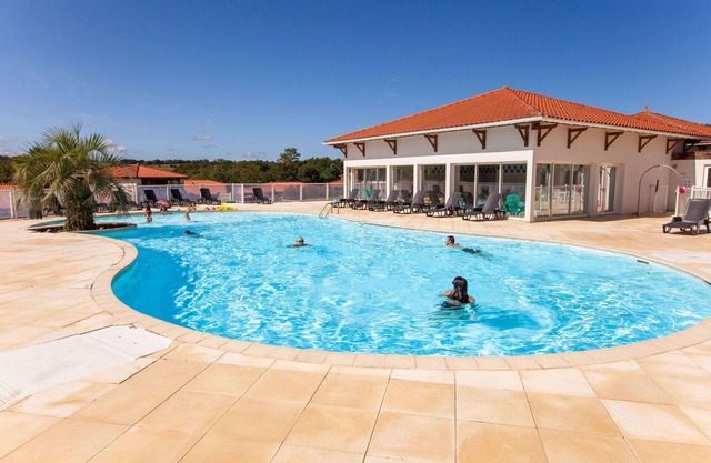 Lovely apartment with internet, pool, TV, terrace, pets allowed, panoramic view and parking