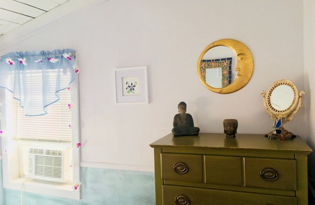 Lovely Beach Cottage in East Matunuck