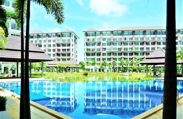 Lovely beaches at Bangsaray & great resturants quiet location