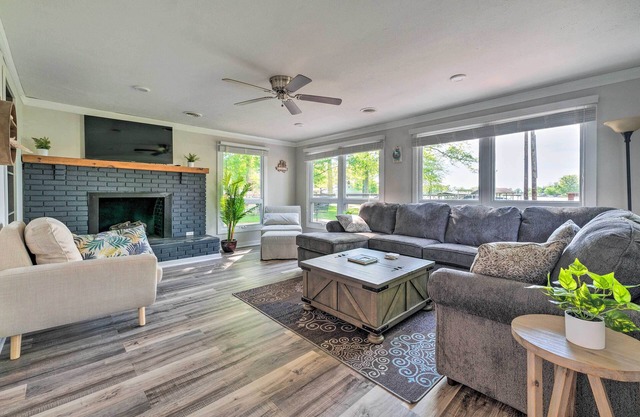 Lovely Belle Center Cottage on Indian Lake!