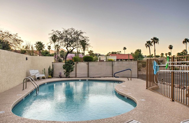 Lovely Condo w/Balcony < 3 Miles to Parks + Golf!