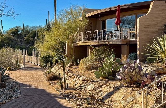 Lovely condo with desert views, on site golf, heated pool, & fitness center