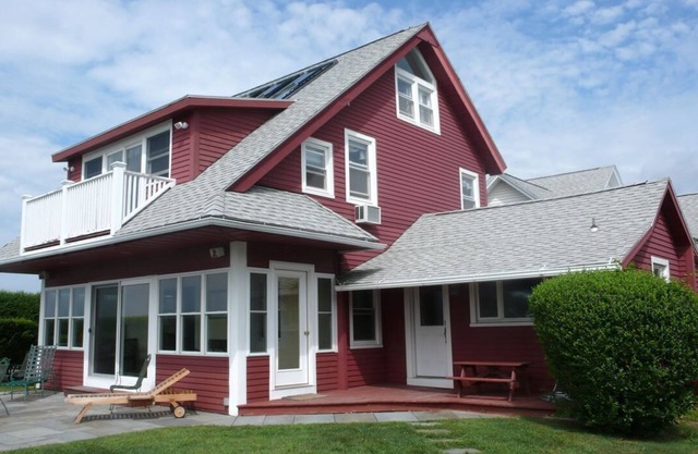 Lovely Cottage By The Beach With Spectacular Views Of The Long Island Sound