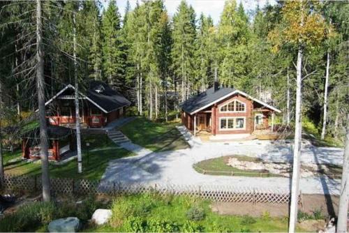 Lovely cottage in Koli resort next to a large lake and trails
