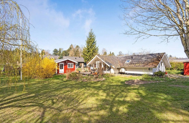 Lovely cottage with cozy, large living room near Dybsø Fjord.
