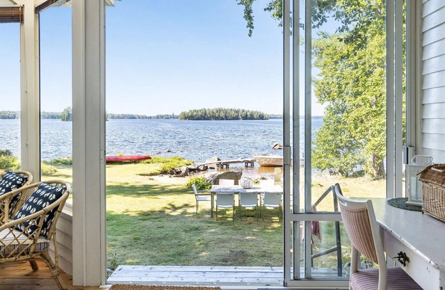 Lovely cottage with fantastic location and own lake plot by Helgasjön, Växjö | SE06034