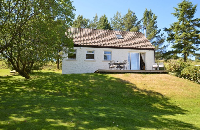 Lovely cottage with loch views, near Dunoon, sleeps 6