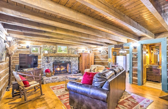 Lovely Flat Rock Cabin from 1905 w/Fireplace