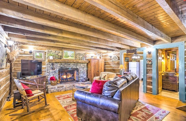 Lovely Flat Rock Cabin from 1905 with Fireplace