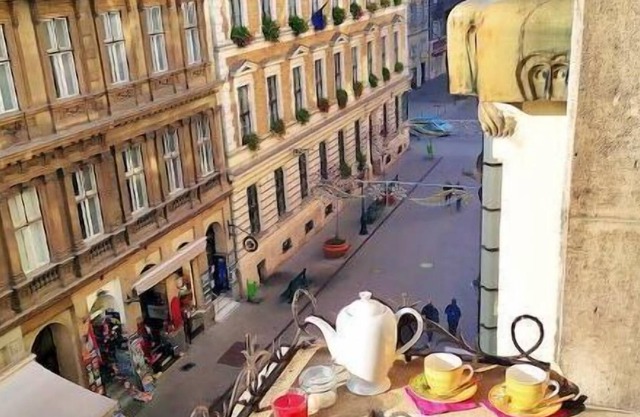 LOVELY FLAT WITH BALCONY IN THE HISTORIC CENTER