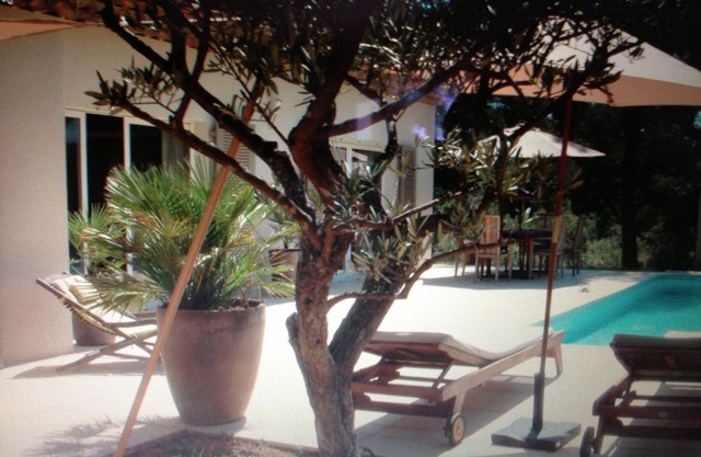 Lovely house in the Aix countryside. A haven of peace surrounded by greenery