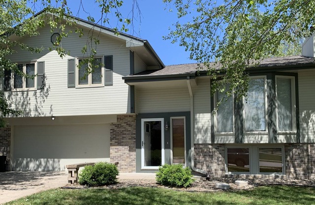 Lovely home in a quiet neighborhood (Corporate, Holidays, Henry Doorly Zoo) CWS