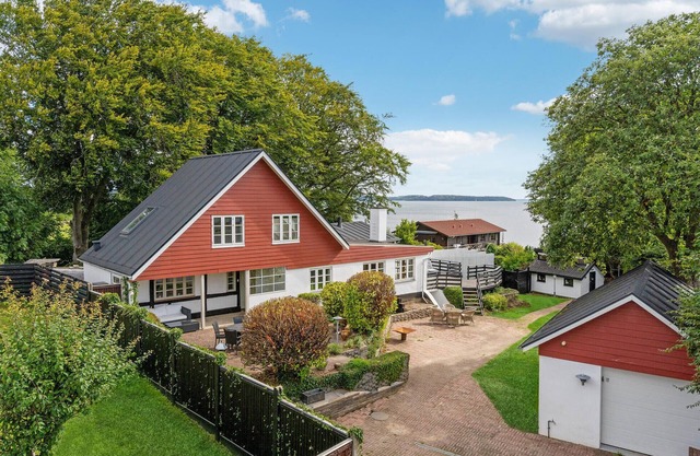 Lovely home in Børkop with kitchen