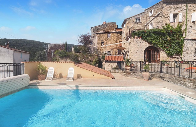 Lovely home in Cabrerolles with WiFi