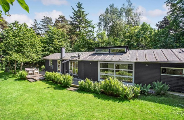 Lovely Home In Fårevejle With Kitchen