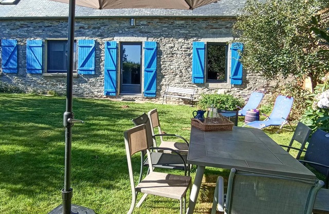 Lovely home in Plonéour-Lanvern