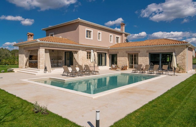 Lovely home in Grzici