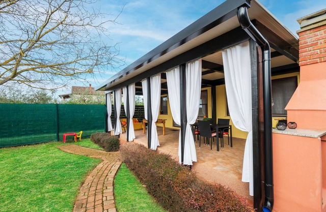 Lovely home in Sisan with WiFi