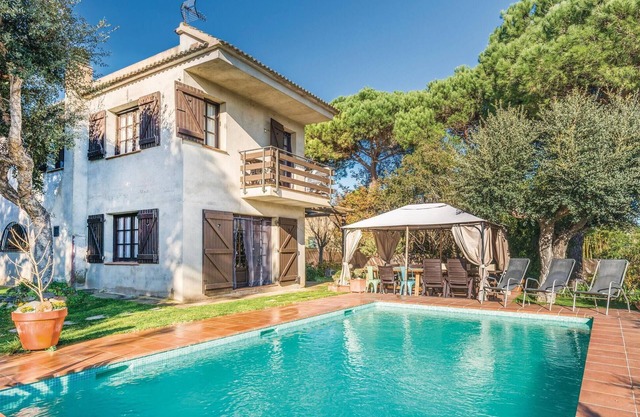 Lovely home in Vidreres with WiFi