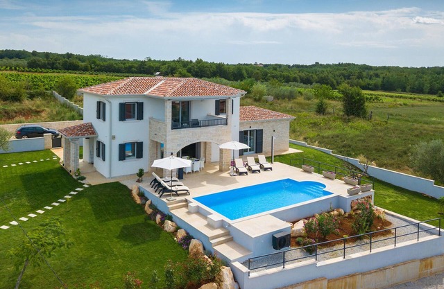 Lovely home in Vizinada