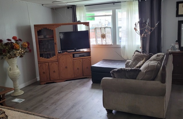 Lovely home located close to breweries, parks and greenbelt