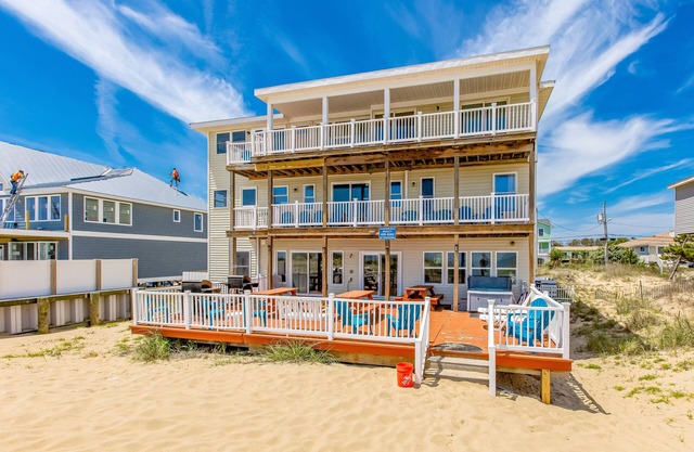 Lovely house near Sandbridge Beach - decks with stunning ocean views & hot tub