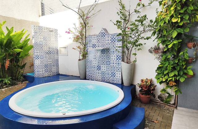 Lovely house with 4 bedrooms, pool, wi-fi, air conditioning and parking!