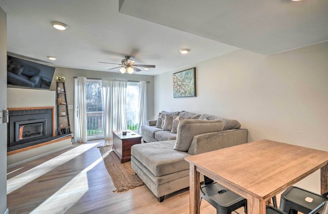 Lovely Iowa City Townhome ~ 3 Mi to Dtwn!
