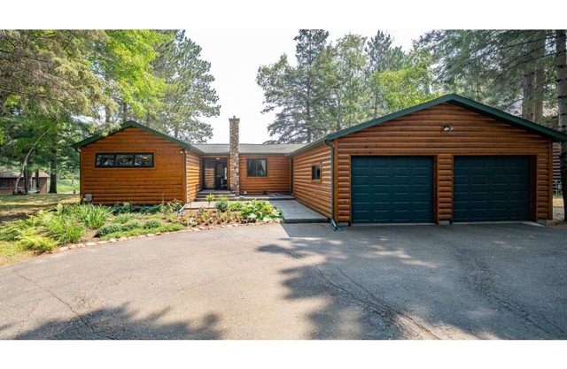 Lovely Lake Retreat for Family Fun on Daggett Lake - With Guest House