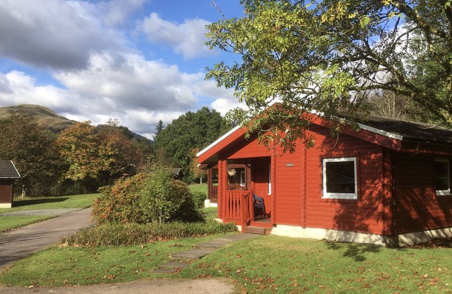 Lovely Luxury Log Cabin by Pucks Glen in Scotland’s 1st National Park, by Dunoon