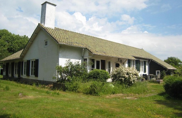 Lovely mansion in Groot Valkenisse with a garden and bbq