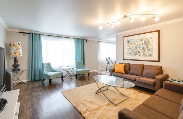 Lovely Midcentury Modern Inspired 3 bedroom house