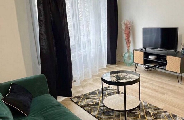 Lovely newly renovated T2 apartment, 3mns walk from the station