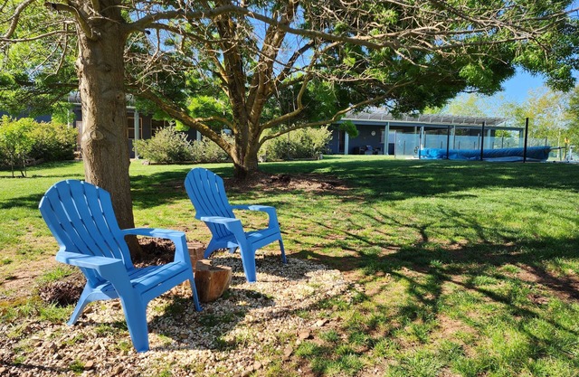 Lovely "Orangewood" country home: Pool, Views, Toyroom, Fireplaces, 6bdrm