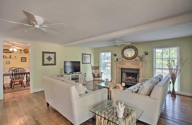 Lovely Pottsboro Home with Patio and Fire Pits!