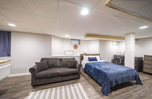 Lovely private studio in a quiet area of Davenport w/free WiFi