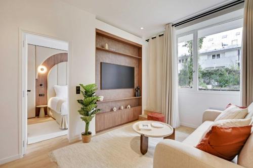 Lovely Refurbished Home in Vibrant 18th District