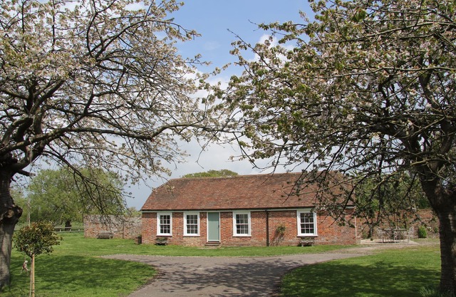 Lovely rural cottage close to Camber Sands,Dungeness,Rye. Family friendly.