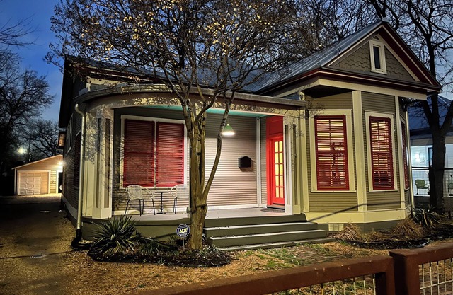 Lovely Southtown Home with Fenced Yard - Close to River