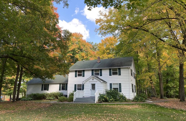 Lovely spacious 6 BR home in St. Croix River valley